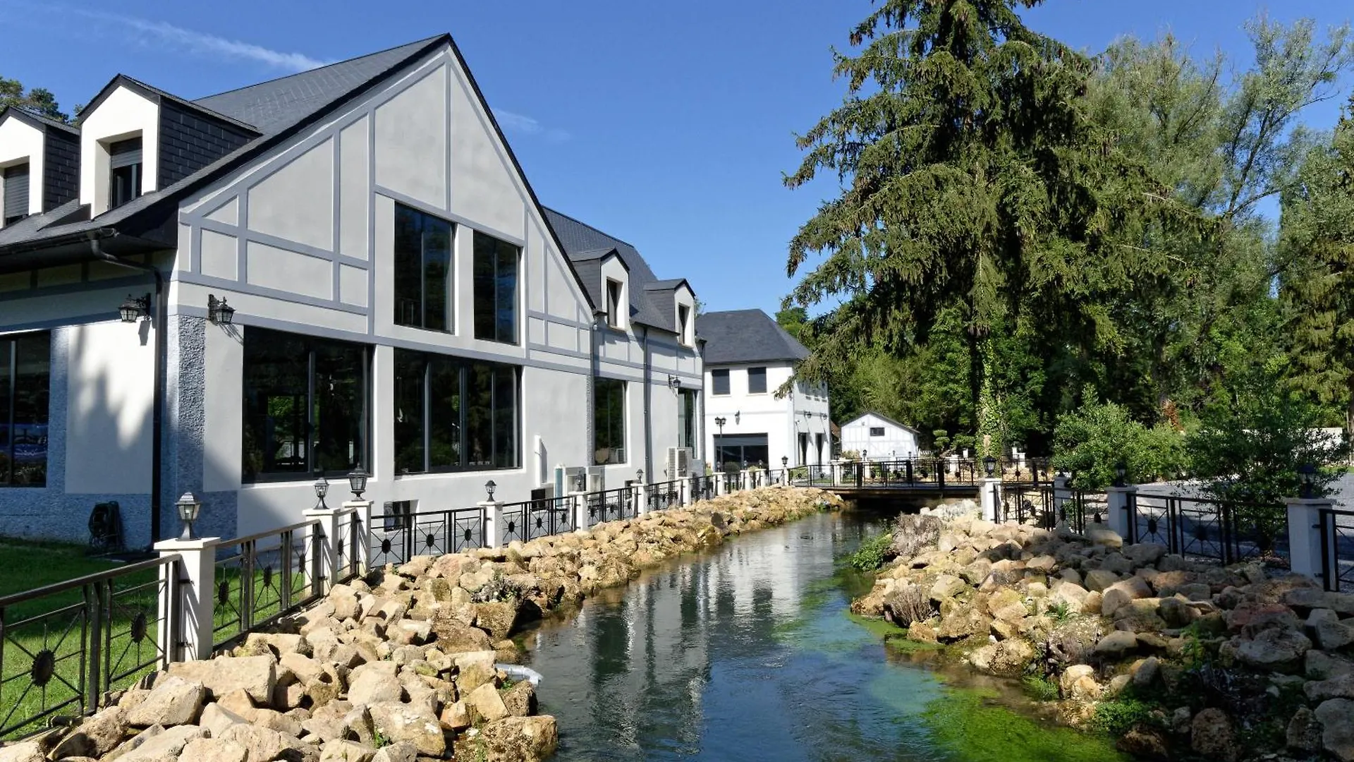 Room With Pool Access And Breakfast Included Near Beauvais Airport