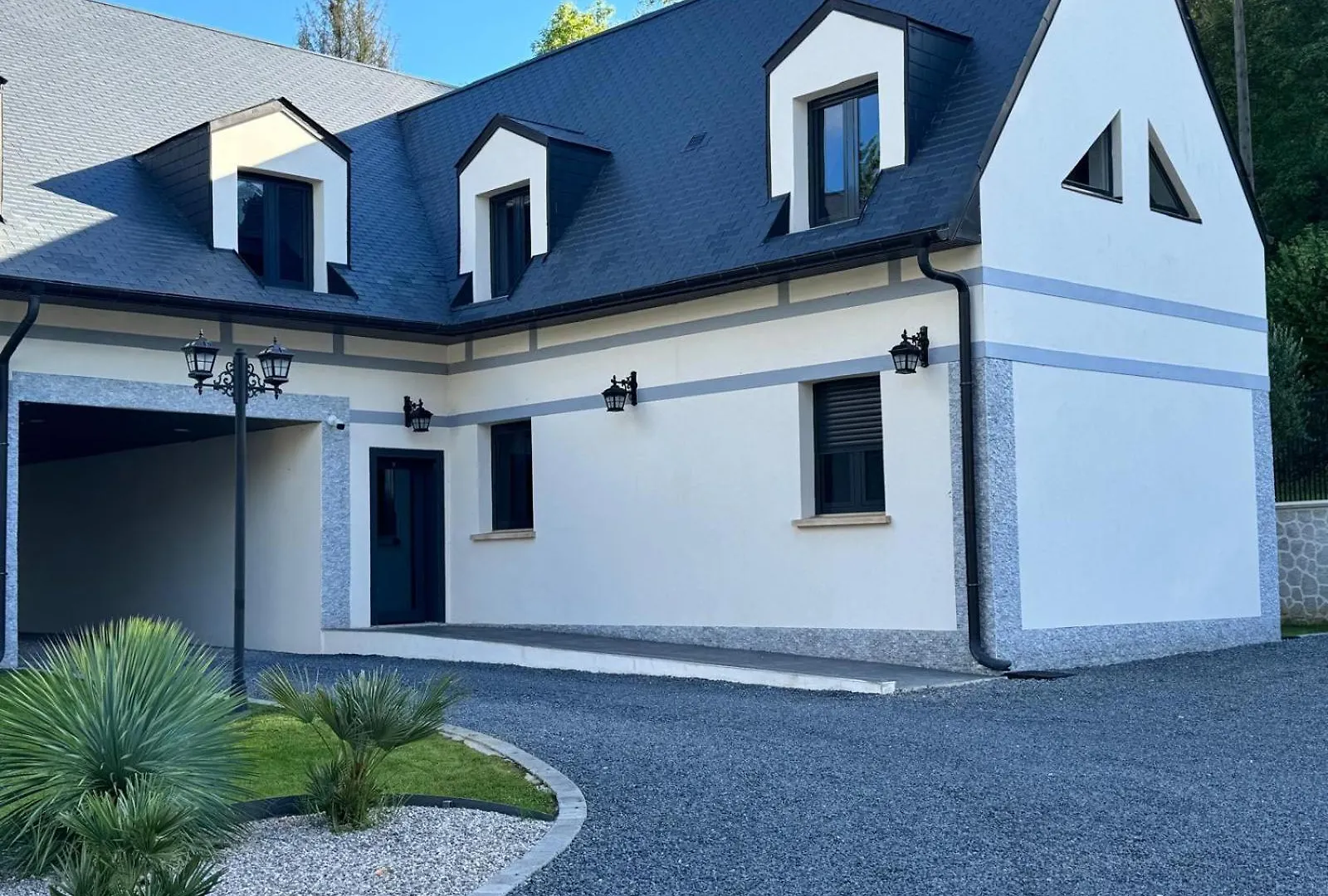Bed & Breakfast Room With Pool Access And Breakfast Included Near Beauvais Airport