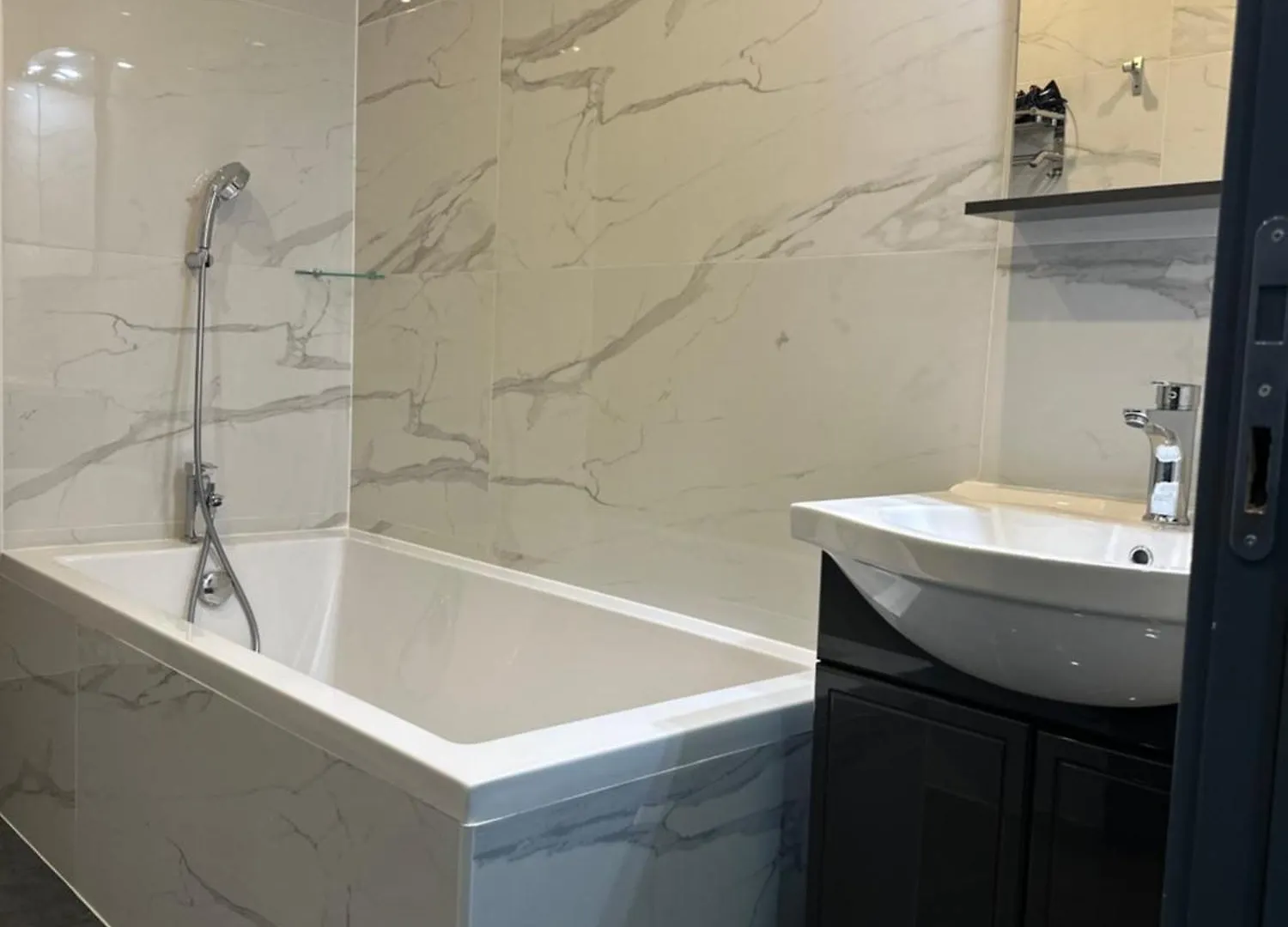 Room With Pool Access And Breakfast Included Near Beauvais Airport