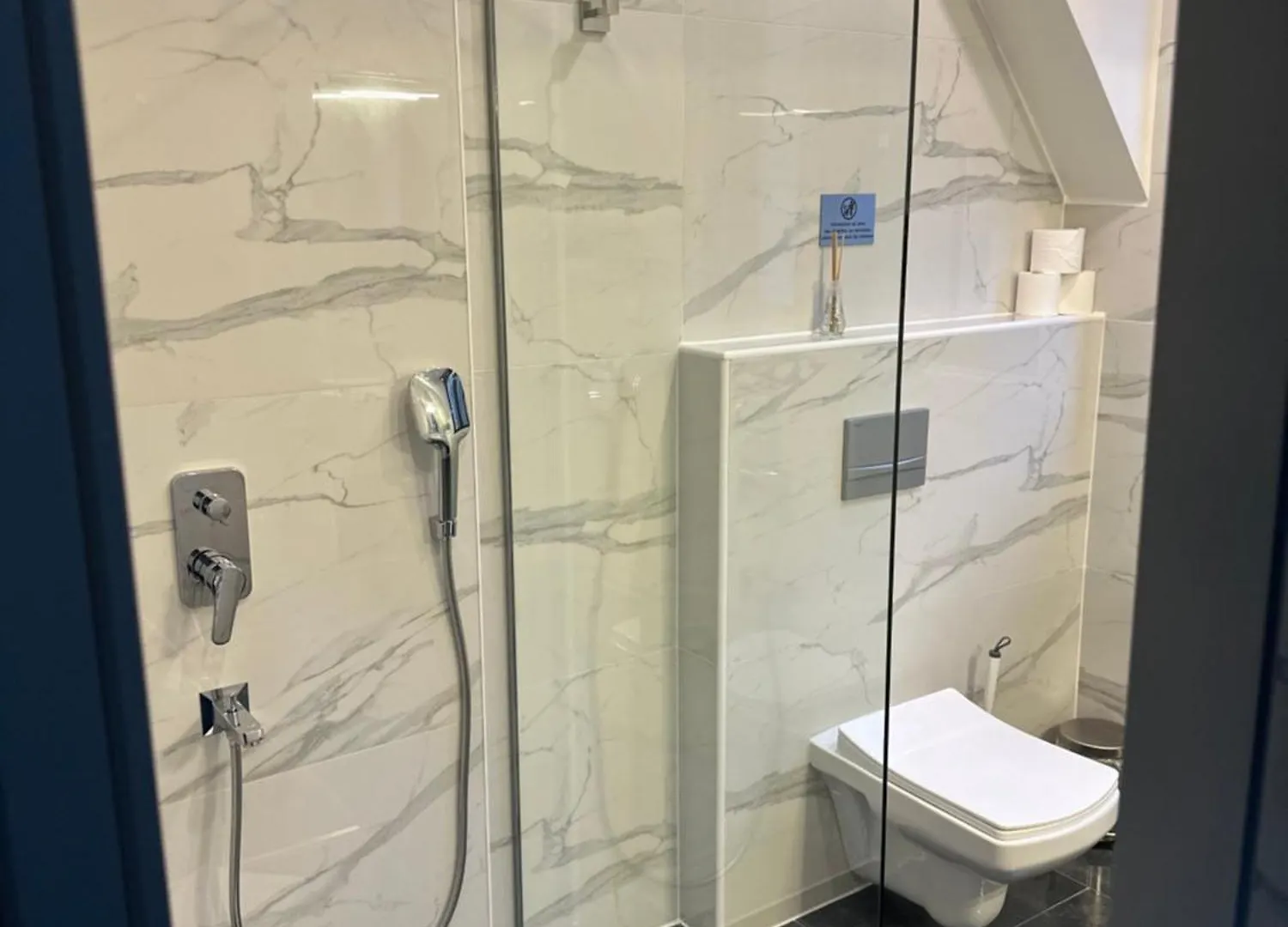 Room With Pool Access And Breakfast Included Near Beauvais Airport 0*,  France