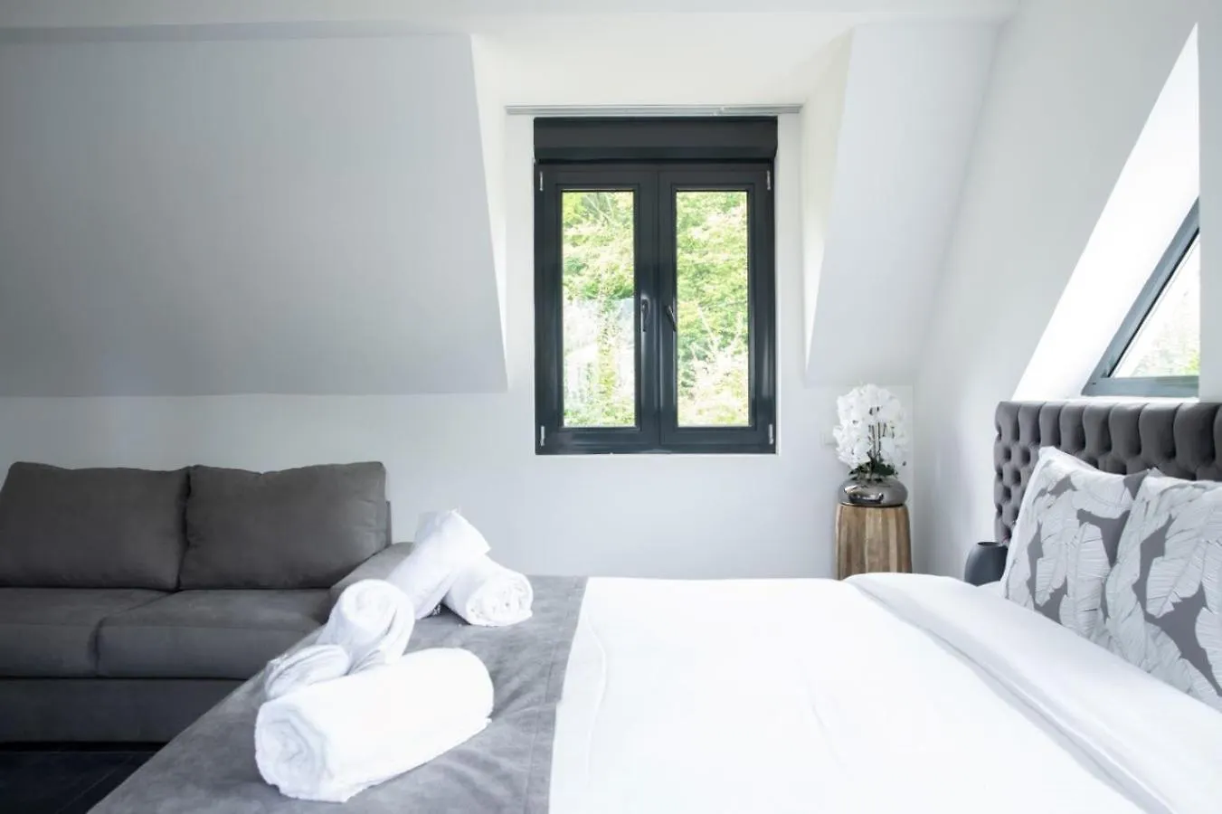 Room With Pool Access And Breakfast Included Near Beauvais Airport 0*,  France